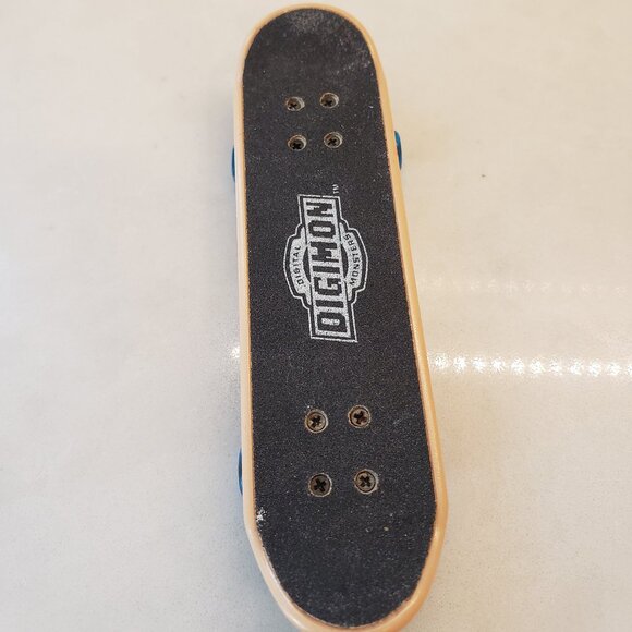 Digimon Digital Monsters Finger Skateboard Skateboarding, Garudamon #65 - Picture 2 of 5